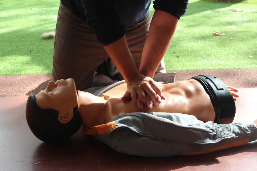 mannequin-CPR-formation Formation de secourisme avec mannequin