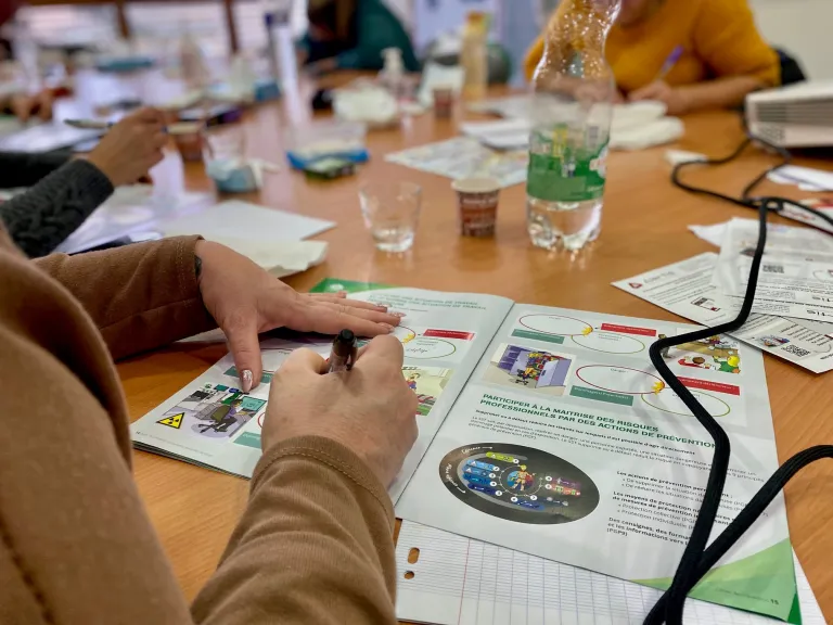 Formation-MAC-SST Formation SST avec participants autour d'une table